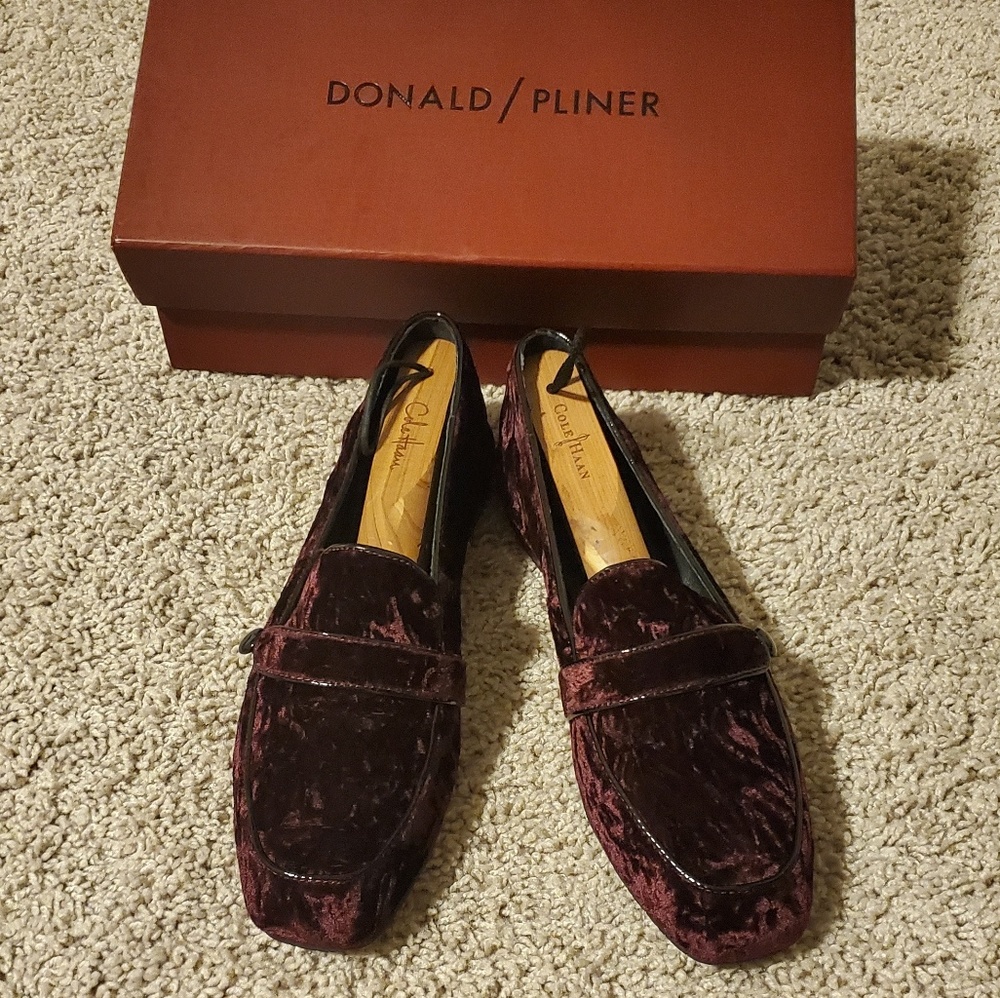NWT Donald Pliner crushed velvet loafer